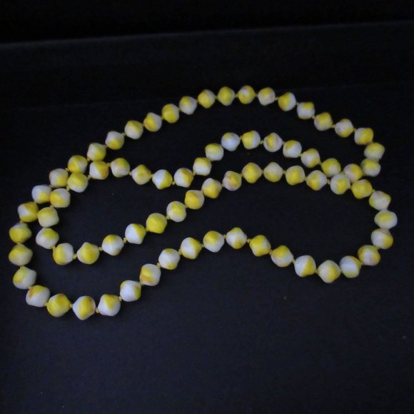 Uranium glass bead Necklace - Picture 3 of 15